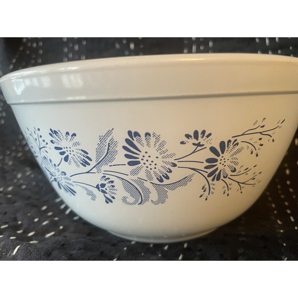 Vintage Pyrex Colonial Mist Mixing Bowl No. 402 - 1 1/2 Qt.